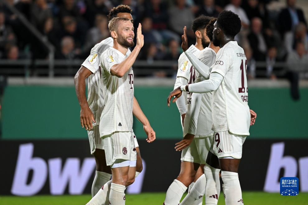 曾经的国产第一AD也老了，被新人选手打爆，惊现超级低级失误