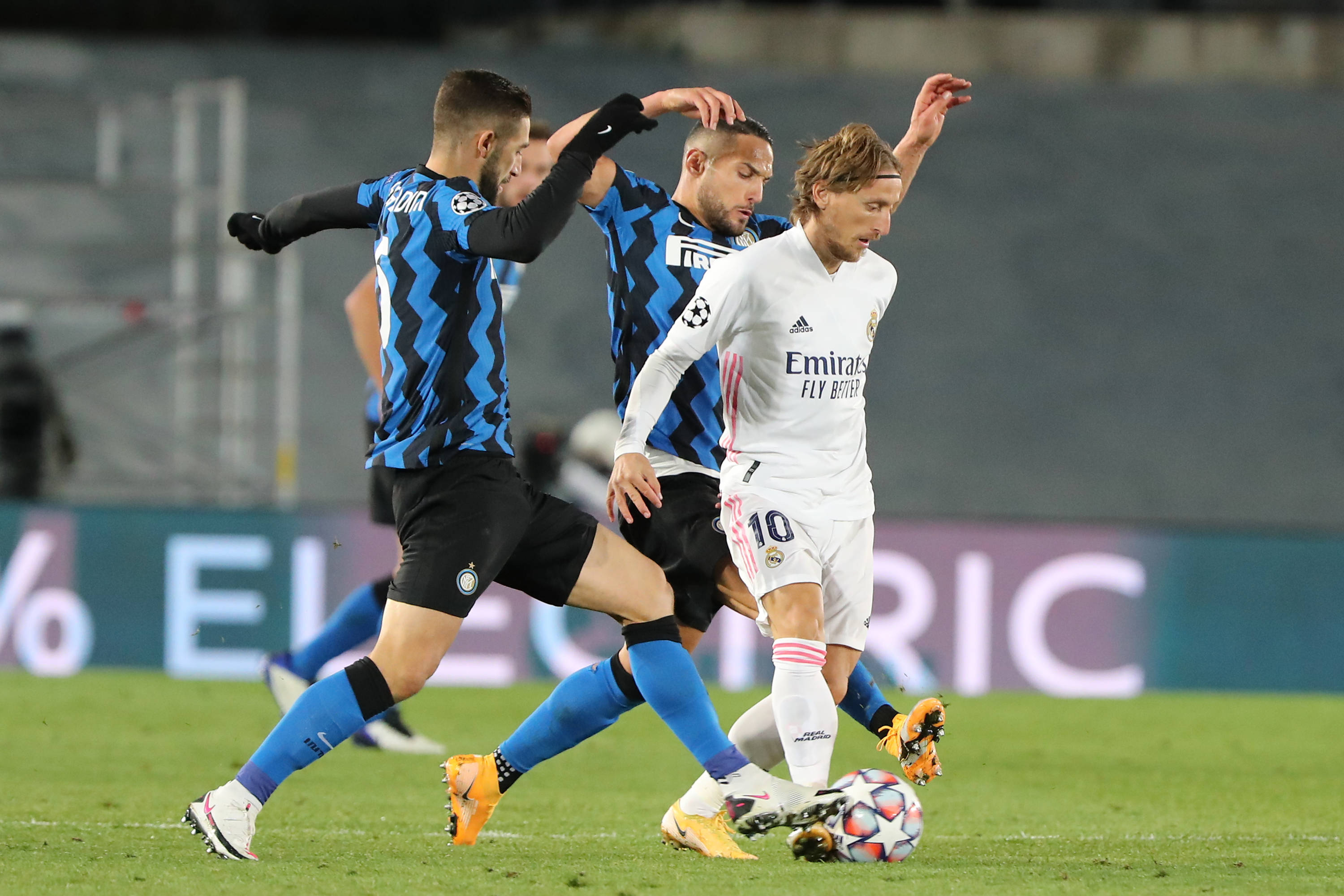 残阵大巴黎击败巴塞罗那