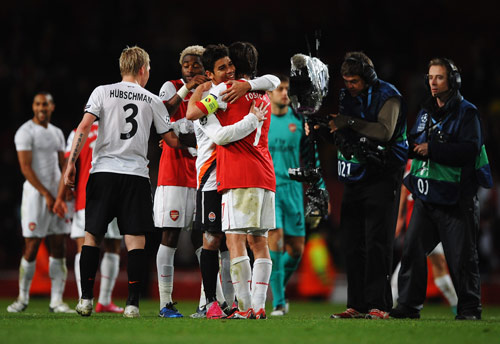 记者：莱斯特城、伊镇、巴黎FC、汉堡有意曼城边卫卡博雷